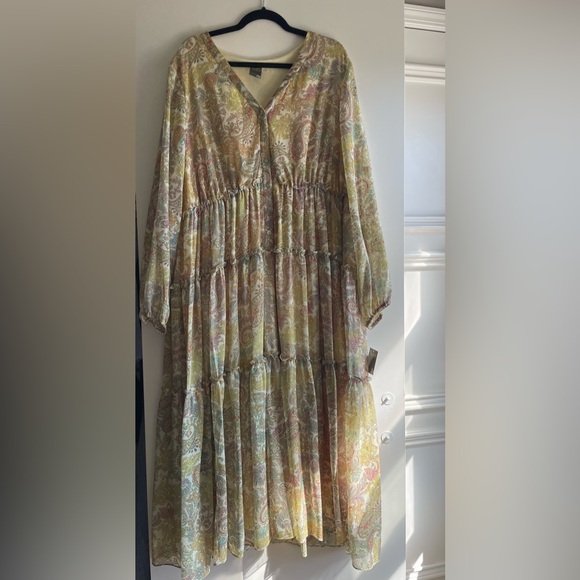 Dresses & Skirts - Beautiful Colored dress